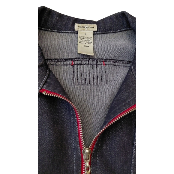 Stylish Women's Denim Jacket with Red Zippers - Picture 4 of 11